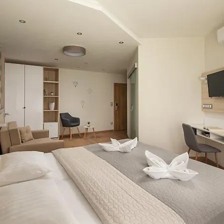 Hotell Kristaly 4*