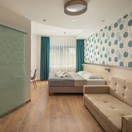 Kristaly Hotel 4*