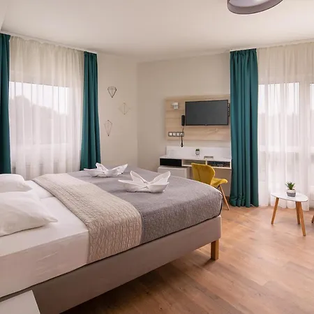 Szálloda Kristály 4*