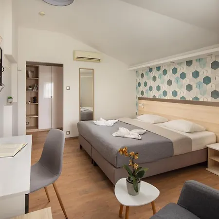 Kristaly Hotell 4*
